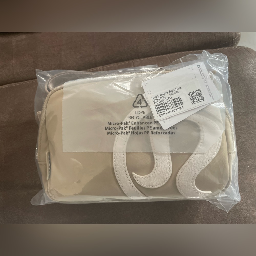 Lululemon Everywhere Belt Bag